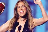 JLo agasajada con el premio generación 