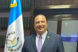 El canciller guatemalteco, Mario Búcaro, en su oficina. 