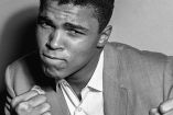 Cassius Clay muestra los puños, foto en blanco y negro 
