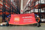 Trabajadores de Xiaomi extienden una manta de bienvenida a México 