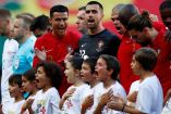 Cristiano Ronaldo cantando el himno de Portugal