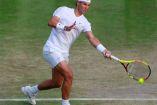 Rafael Nadal jugando en Wimbledon