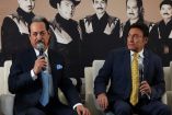 Integrantes de Los Tigres del Norte posan para una foto