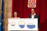 Rafael Nadal porta un cuadro del artista Bartomeu Ventayol