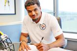 Minkah Fitzpatrick firmando su contrato