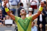 Rafa Nadal celebra con los brazos en alto