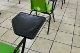 Bancas de salón de clase de una primaria