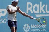 Rafael Nadal entrenó en el césped de Wimbledon.