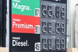 Letrero del precio de la gasolina magna y premium