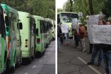 Microbuses y microbuseros con pancartas