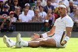 Rafael Nadal sentado en la cancha principal de Wimbledon