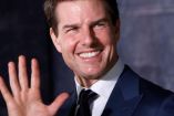 Tom cruise saludando