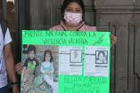 Una mujer protesta contra la violencia vicaria.