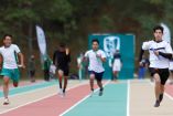 Jóvenes corriendo en pista del IMSS