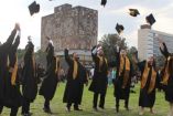 Graduacod en la UNAM¿M avientan el birrete