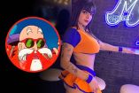 La modelo de Onlyfans, Karely Ruiz, lució el uniforme y el kanji de la escuela Kame, del maestro Roshi.