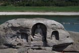Estatua budista hallada en China tras el bajo nivel del río Yangtsé.