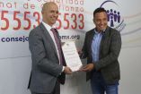 Efrén Argüelles, reportero de Grupo Imagen recibe reconocimiento de Consejo Ciudadano. 