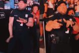 Policía bailando durante el show de Daddy Yankee en Atlanta