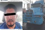 detenido con cinta en los ojos para su protección 