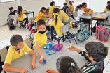 niños en salón de clases