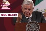 AMLO de traje gris, cerrando el puño y haciendo una mueca con la boca