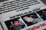 Un letrero con imágenes de Israel Vallarta, detenido en caso Cassez
