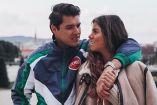 Paulina Peña viendo a Fernando Tena Alonso, quien la abraza