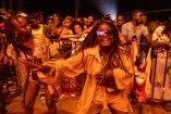Bailes de asistentes al festival Nyege Nyege en Uganda 