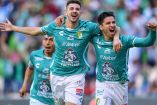 Jugadores de León festejan una anotación ante 'Gallos'.
