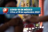 Niña recibe su vacuna contra covid-19