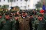 Nicolás Maduro junto a mandos militares en Caracas.