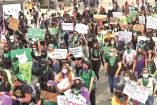 Unas mil 500 mujeres se concentraron en el Zócalo como parte de las acciones por el  Día de Acción Global por un Aborto Seguro, Legal y Gratuito.
