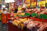 Un puesto con carne a la venta