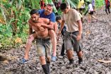 Ante el alto costo de llegar a EU en avión desde su país, venezolanos cruzan a pie la peligrosa selva del Darién, entre Colombia y Panamá