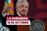 AMLO de traje oscuro y corbata roja