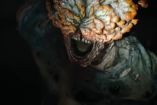 Zombie con forma de homgo de The Last of Us con boca abierta