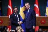 El primer ministro de Suecia, Uif Kristersson, junto al presidente turco Recep Tayyib Erdogan. (AFP)