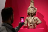 La exposición "Las vidas de los dioses: la divinidad en el arte maya", se inauguró en el Met de Nueva York. Foto: AFP