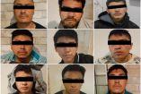 Personas de un grupo criminal detenidas y con los ojos tapados