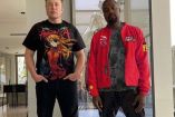Elon Musk con playera negra de Evangelion y Kanye West con chamarra roja