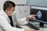 Médicos de IMSS extirpan tumor cerebral del tamaño de una manzana