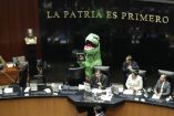 Sesión en el Senado con Xóchitl Gálvez disfrazada de dinosaurio