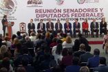 AMLO reunido con diputados y senadores de Morena, PT y PVEM