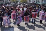  Padres y madres de los 43 estudiantes desaparecidos en Ayotzinapa