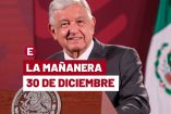 AMLO de traje gris en una de sus conferencias
