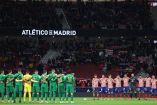 El encuentro entre Atlético de Madrid y Elche comenzó con los homenajes previo a los encuentros en donde Pelé es protagonista; ganó tres Mundiales.