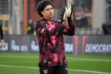 Guillermo Ochoa volvió a lucir en la Salernitana.