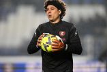 Guillermo Ochoa fue goleado en Italia.