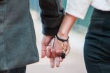 Manos entrelazadas
